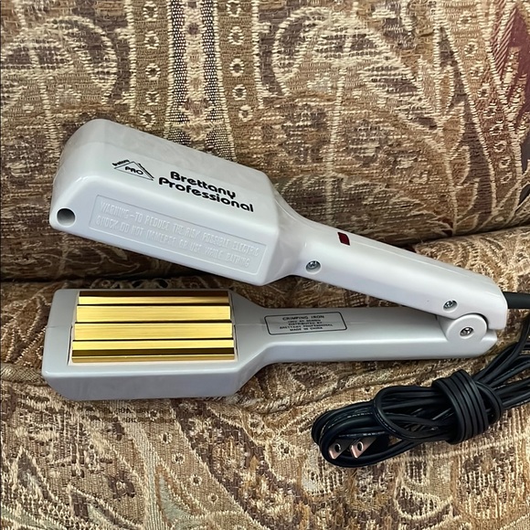 Grey Mini Hair Crimper for Stylish Hair Care - Picture 4 of 5